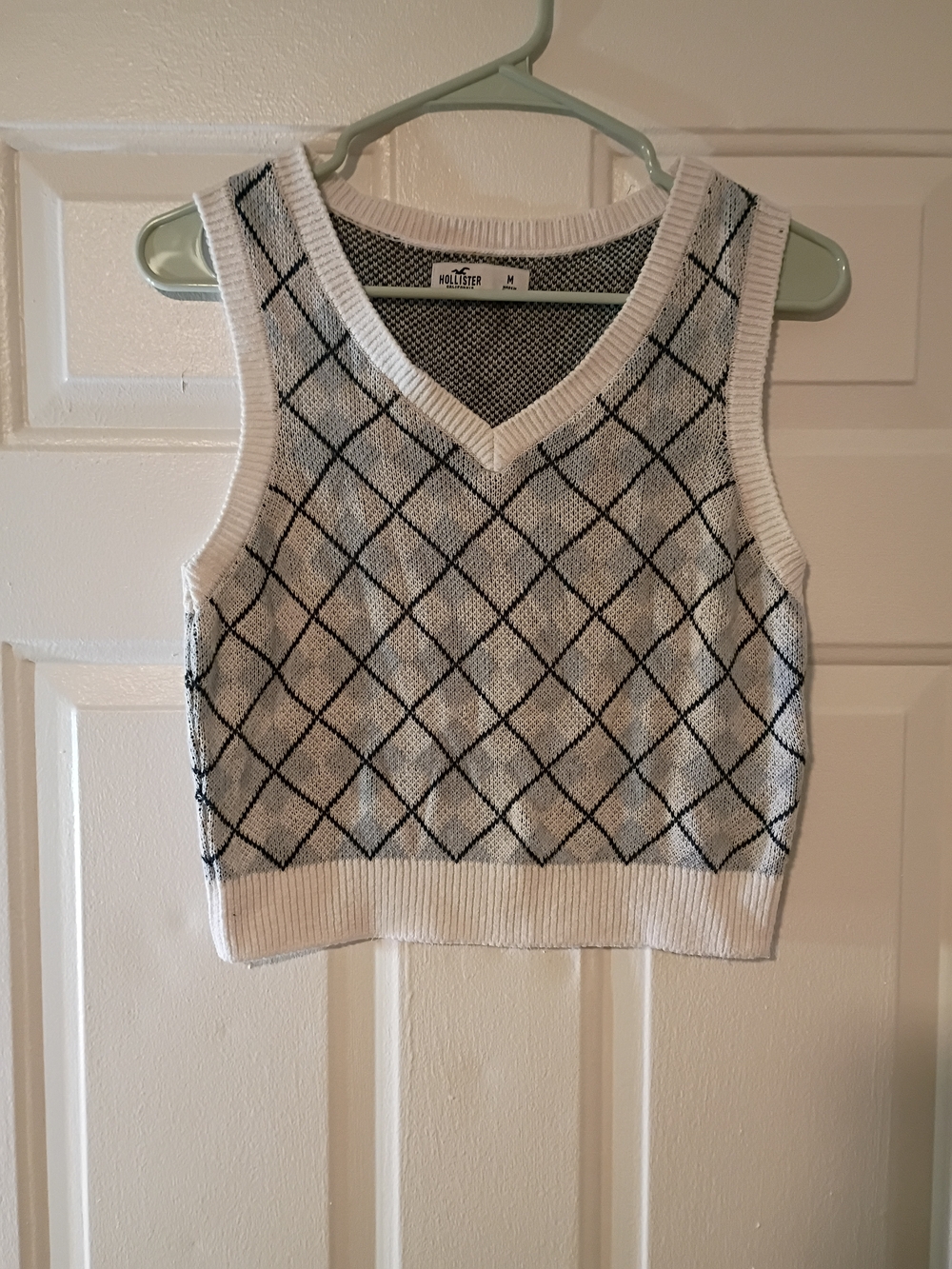 Hollister White & Black Argyle Knit Sweater Vest